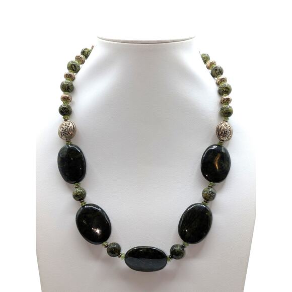 Marked BB 925 Sterling Nephrite Stone Peridot Silver Bead Hook Clasp Necklace - Picture 9 of 9